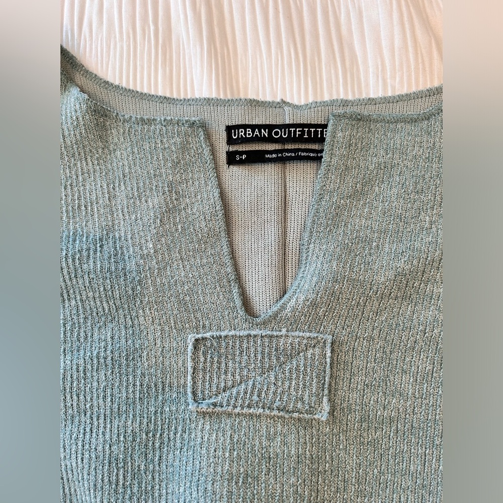 Urban Outfitters Long Sleeve Baggy shirt Rolled cuff sleeve Small EUC - Picture 2 of 5